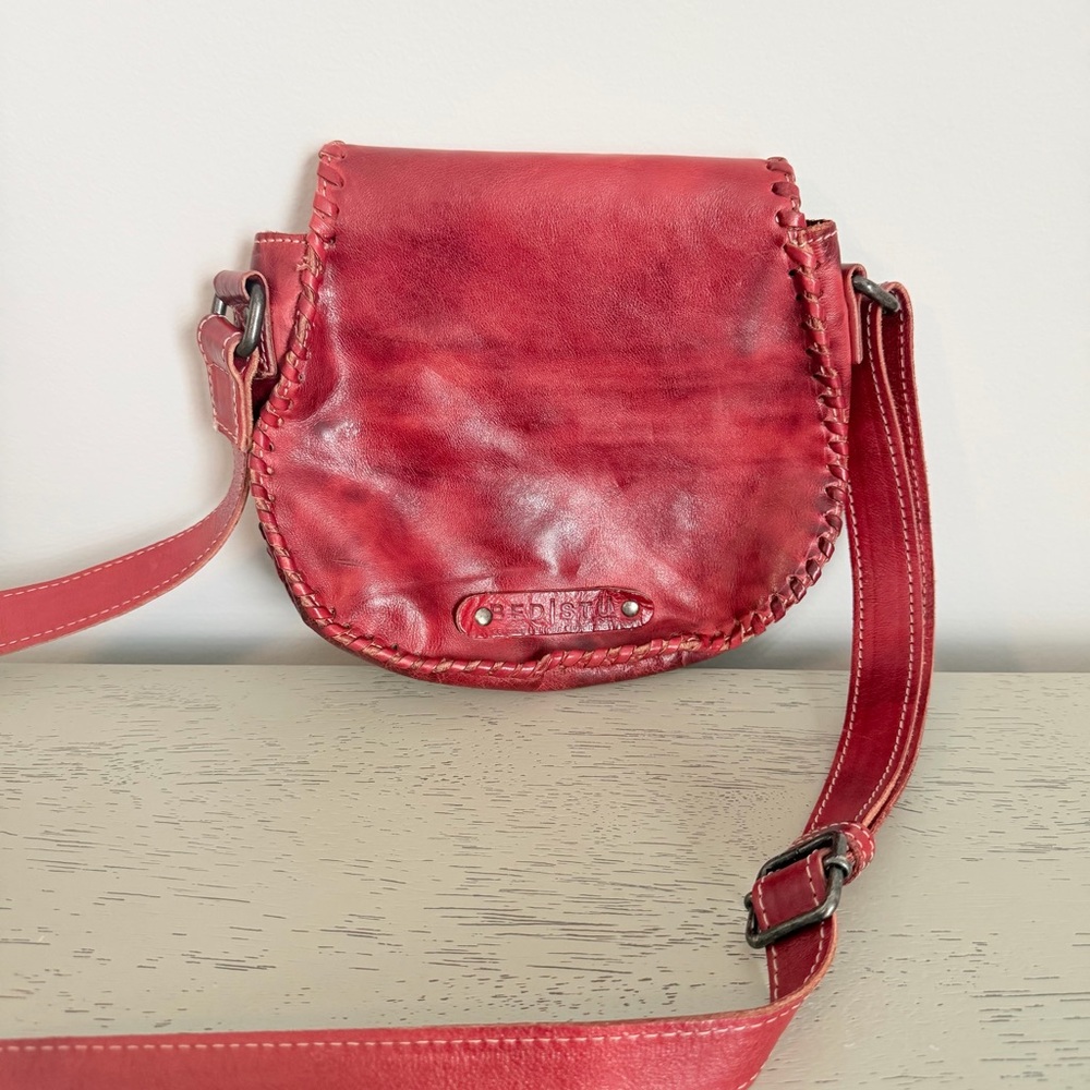$245 Bed Stu Half Moon Scarlet Red Leather Crossbody Purse Magnetic Close Tassel - Picture 2 of 9